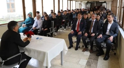 Bayburt Lisesi &ouml;ğrencilerine kariyer tavsiyeleri verildi
