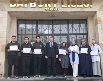 Bayburt Lisesinin Erasmus kafilesi İtalya&rsquo;dan d&ouml;nd&uuml;

