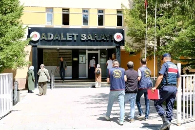 Bayburt&rsquo;ta 15 yıl 4 ay hapis cezası bulunan h&uuml;k&uuml;ml&uuml; yakalandı
