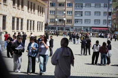 Bayburt&rsquo;ta 876 &ouml;ğrenci LGS heyecanı yaşadı
