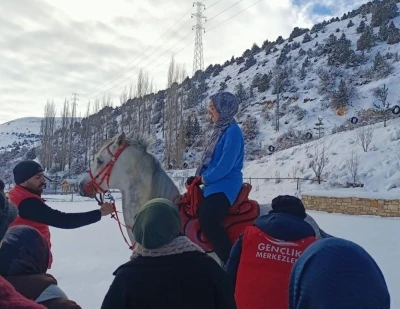 Bayburt&rsquo;ta bağımlılıkla m&uuml;cadele kapsamında binicilik etkinliği d&uuml;zenledi
