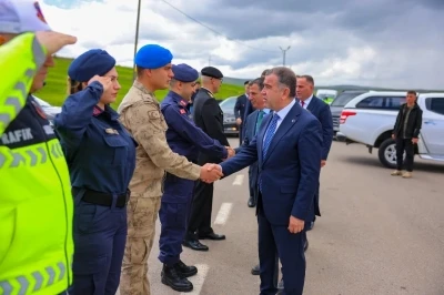 Bayburt&rsquo;ta bayram g&ouml;revindeki g&uuml;venlik personeliyle bayramlaşıldı
