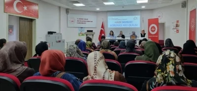 Bayburt&rsquo;ta &lsquo;Bir Yetime Aile Olmak&rsquo; konulu panel d&uuml;zenlendi
