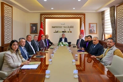 Bayburt’ta dikensiz kuşburnu üretimi değerlendirildi
