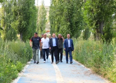 Bayburt&rsquo;ta doğa y&uuml;r&uuml;y&uuml;ş&uuml; ve fidan dikimi yapıldı
