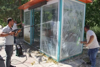 Bayburt’ta dolmuş durakları temizlenerek elden geçirildi
