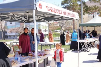 Bayburt&rsquo;ta evlilik hazırlığındaki gen&ccedil;lere destek i&ccedil;in hayır &ccedil;arşıları a&ccedil;ıldı
