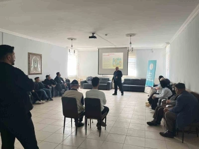 Bayburt&rsquo;ta huzurevi sakinlerine akılcı ila&ccedil; kullanımı anlatıldı
