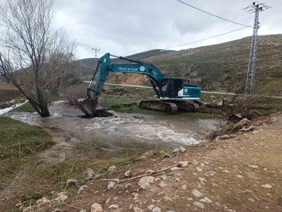 Bayburt&rsquo;ta kar sularına karşı dere yataklarında &ouml;nlem alındı
