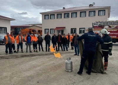 Bayburt&rsquo;ta Karayolları personeli yangın eğitiminden ge&ccedil;ti
