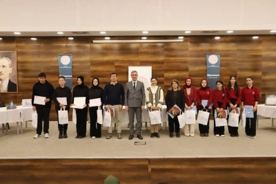 Bayburt&rsquo;ta liseler arası "sosyal medya" m&uuml;nazarası
