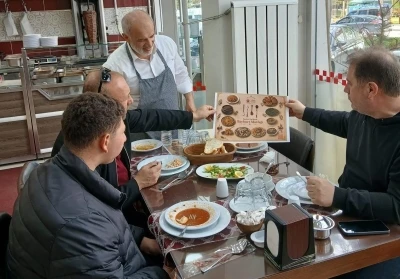 Bayburt&rsquo;ta lokantalara y&ouml;resel lezzetleri tanıtan servis materyalleri dağıtıldı
