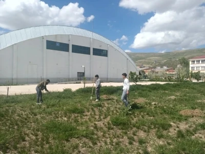 Bayburt&rsquo;ta &ouml;ğrenciler &lsquo;Yeşil Vatan&rsquo; i&ccedil;in fidan dikti
