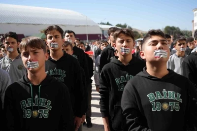 Bayburt’ta öğrencilerden Filistin ve Gazze için sessiz eylem
