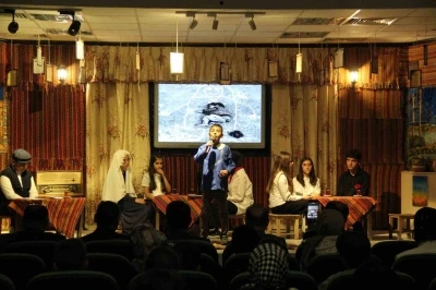 Bayburt&rsquo;ta &ouml;ğrencilerden şiir programı ve karma resim sergisi
