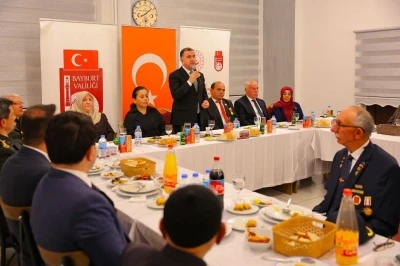 Bayburt’ta şehit aileleri ve gaziler onuruna yemek verildi
