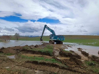 Bayburt&rsquo;ta taşkın riskine karşı dere yatakları d&uuml;zenleniyor
