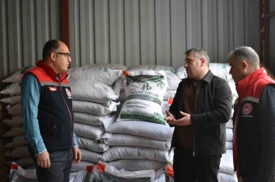 Bayburt&rsquo;ta &uuml;reticilere y&uuml;zde 50 hibeli yem bezelyesi tohumu dağıtıldı
