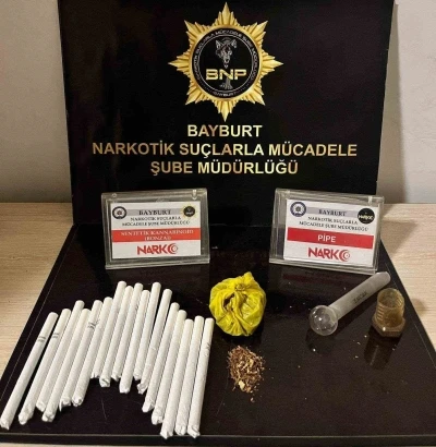 Bayburt&rsquo;ta yapılan uyuşturucu operasyonunda bonzai ve lyrica ele ge&ccedil;irildi
