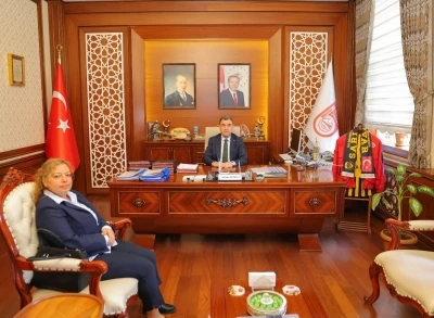 Bayburt Tapu M&uuml;d&uuml;rl&uuml;ğ&uuml;n&uuml;n yeni m&uuml;d&uuml;r&uuml; g&ouml;revine başladı
