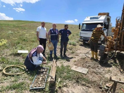 Bayburt&rsquo;un G&uuml;m&uuml;şsu k&ouml;y&uuml;nde jeolojik et&uuml;t &ccedil;alışmaları incelendi
