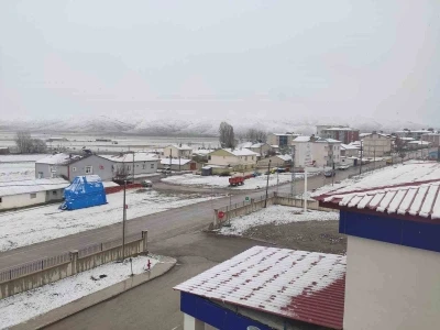 Bayburt&rsquo;un k&ouml;ylerinde kar ve sis etkili oldu
