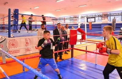 Bayburt Yeni Spor Salonu&rsquo;nda antrenmanlar yoğun katılımla s&uuml;r&uuml;yor
