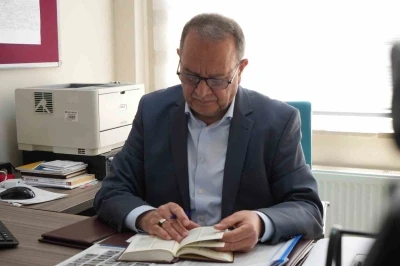 Bayburtlu eğitimci mezun olduğu okulda 37 yıldır &ouml;ğrenci yetiştiriyor
