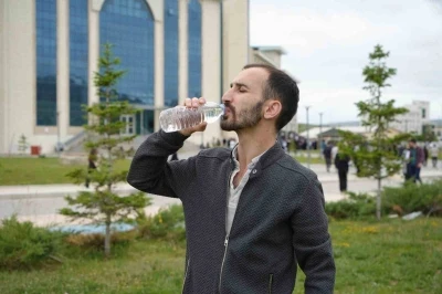 Bayburtlu gen&ccedil; AYT&rsquo;ye yine okunmuş suyla geldi: "Kerameti sadece suya bağlamamak lazım"

