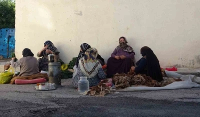 Bayburtlu kadınların komşuluk dayanışması: Kışlık hazırlıklar hep bir elden imece usulüyle yapıldı
