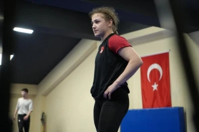 Bayburtlu milli g&uuml;reş&ccedil;i Akkuş Avrupa &uuml;&ccedil;&uuml;nc&uuml;s&uuml; oldu
