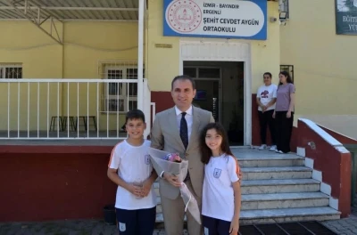 Bayındır&rsquo;da 5 bin 931 &ouml;ğrenci karne sevinci yaşadı
