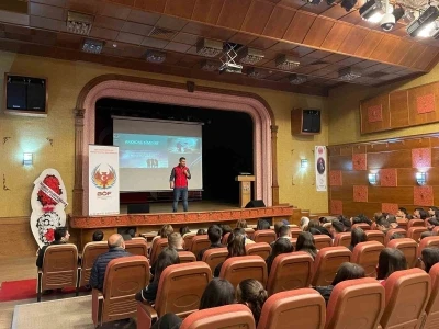 Bayındır&rsquo;da &ouml;ğrencilere "Gen&ccedil;lik G&uuml;venli Gelecek" konferansı verildi

