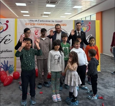 Bayındır&rsquo;da Otizm Farkındalık G&uuml;n&uuml;&rsquo;nde renkli bowling şenliği

