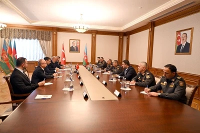 Baykar Y&ouml;netim Kurulu Başkanı Bayraktar, Azerbaycan Savunma Bakanı Hasanov&rsquo;la g&ouml;r&uuml;şt&uuml;
