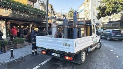 Baylan Pastanesi&rsquo;nin ka&ccedil;ak kısımları yıkılıyor
