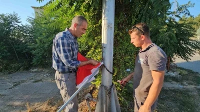 Bayrak direğinin boş kalmasına gönlü el vermedi
