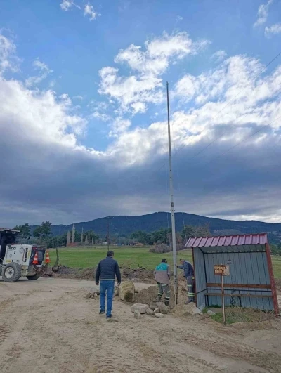 Bayrak direğinin ipini &ccedil;aldılar
