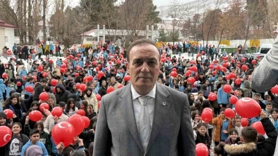 &lsquo;Bayrak sevgisi&rsquo; temasıyla okullarda ikinci d&ouml;nem başladı
