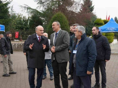 Bayram arifesinde şehir mezarlığında Kur&rsquo;an tilaveti
