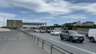 Bayram d&ouml;n&uuml;ş&uuml; &Ccedil;amlıca Gişeleri&rsquo;nde yer yer yoğunluk oluştu
