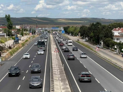 Bayram d&ouml;n&uuml;ş&uuml;nde Tekirdağ-İstanbul yolunda yoğunluk
