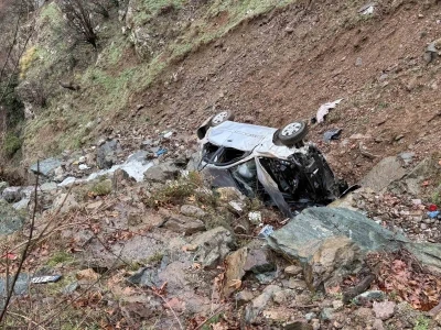 Bayram namazı yolunda kaza: Ara&ccedil; dereye u&ccedil;tu, 1 kişi hayatını kaybetti
