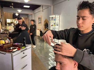 Bayram &ouml;ncesi berber esnafının yoğunluğu başladı
