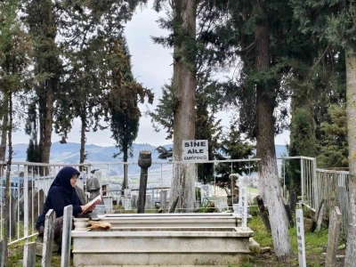 Bayram &ouml;ncesi mezarlıklarda duygu seli
