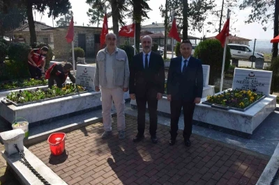 Bayram &ouml;ncesi şehit mezarlarında &ccedil;alışmalar yapıldı
