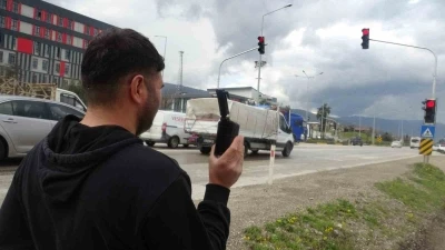 Bayram &ouml;ncesi trafikte kırmızı ışık denetimi: Kural ihlali yapanlar kamerayla tespit edilip, telefonla arandı
