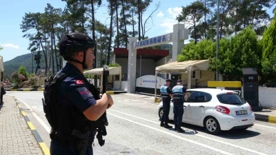 Bayram tatili i&ccedil;in Marmaris ve Dat&ccedil;a&rsquo;ya ara&ccedil; akını: 4 g&uuml;nde 40 bin ara&ccedil; girdi
