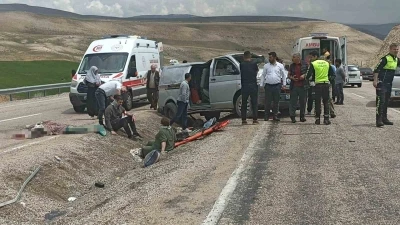 Bayram tatili yolunda feci kaza: 1 &ouml;l&uuml; 8 yaralı
