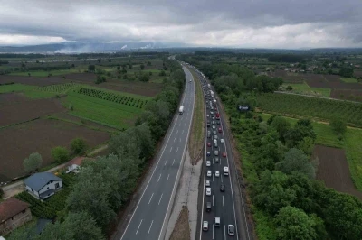 Bayram tatilinin ilk sabahında Sakarya ge&ccedil;işinde trafik durma noktasına geldi
